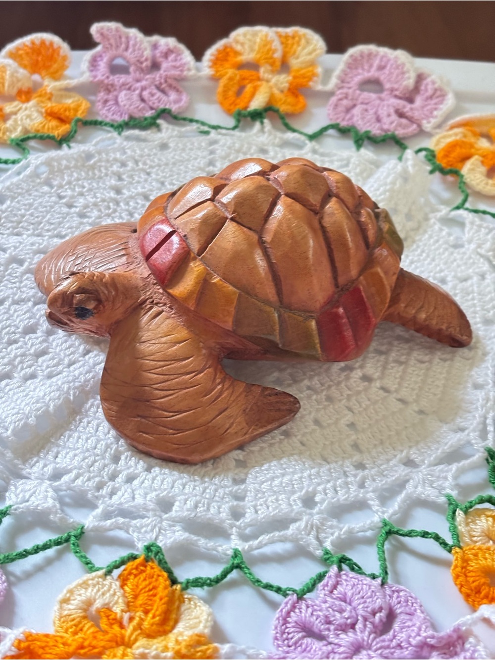 Hand carved  Brown wooden Turtle Décor Figurine - So cute! 5.5 X 6 inches